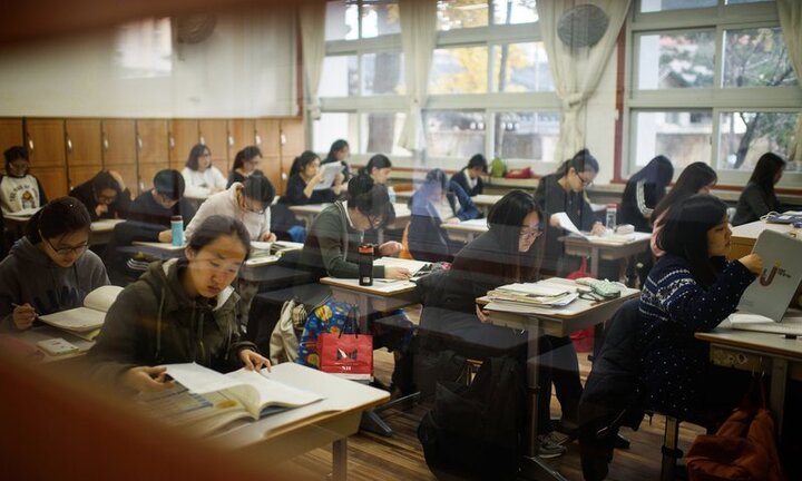 Học sinh Hàn Quốc thấy trống rỗng, áp lực sau kỳ thi đại học khắc nghiệt