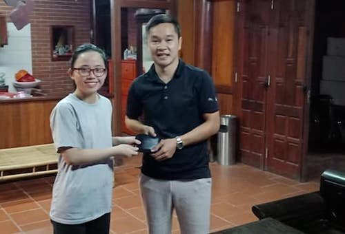 Nữ sinh Nghệ An trả lại hơn 20 triệu đồng cho người đánh rơi