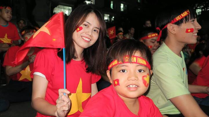 Bà bầu tại bệnh viện phụ sản háo hức chờ xem Việt Nam đấu Malaysia