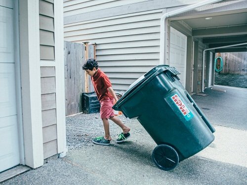 Trả tiền để con làm việc nhà, lợi hay hại?