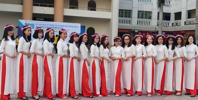 Quy định học sinh cao 1,5 mét mới được thi sư phạm: Chiều cao có đo được trí tuệ?