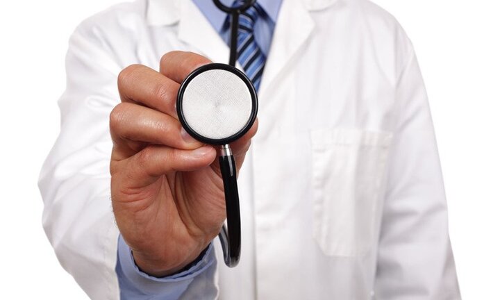 Điều ít biết về áo blouse trắng, ống nghe và lời thề Hippocrates