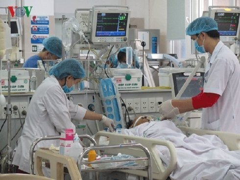 Công việc áp lực, lương thấp, nhiều bác sĩ bỏ bệnh viện công ra làm tư