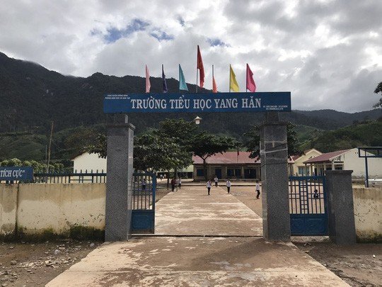 Cách chức hiệu trưởng 'bớt xén' tiền của học sinh nghèo ở Đắk Lắk