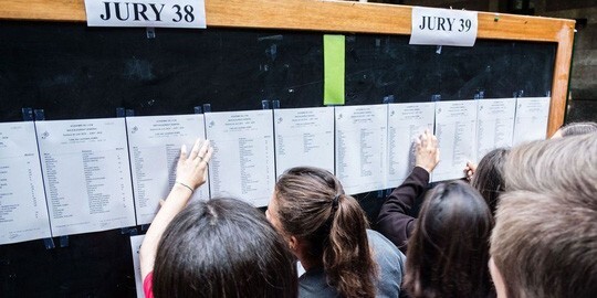 Giáo viên ở Pháp đình công, không trả điểm 30.000 bài thi cho học sinh