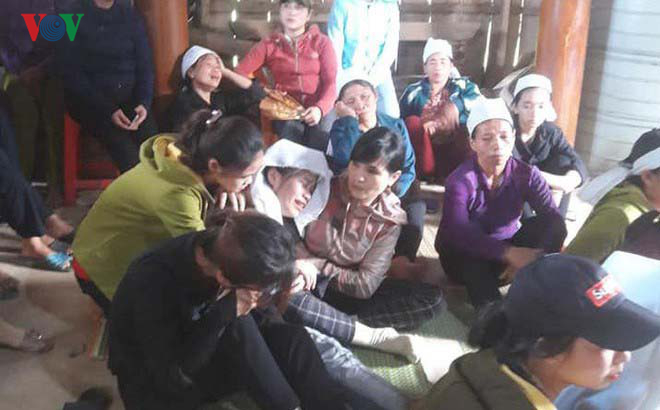 Đặc cách tốt nghiệp cho nữ sinh bỏ thi giữa chừng về lo đám tang cho bố