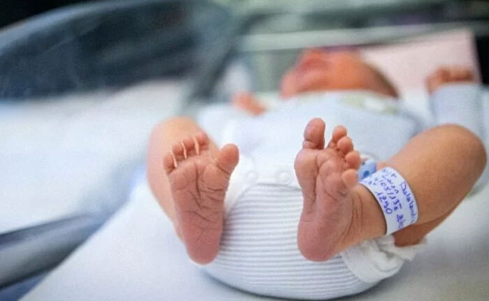 Bị ông cho uống rượu, bé trai một tháng tuổi thiệt mạng