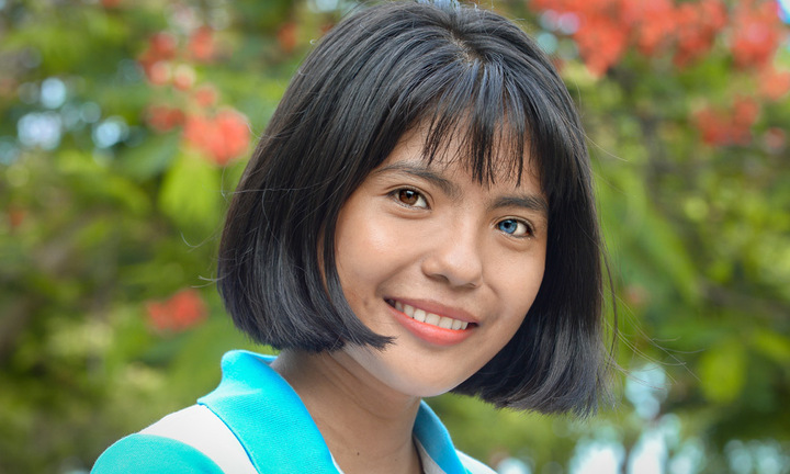 Trúng tuyển đại học, nữ sinh có đôi mắt hai màu xanh đen xin học cao đẳng