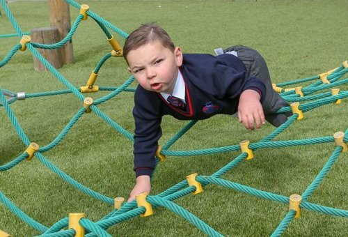 Hành trình vươn lên của cậu bé Anh bị cắt cụt chân