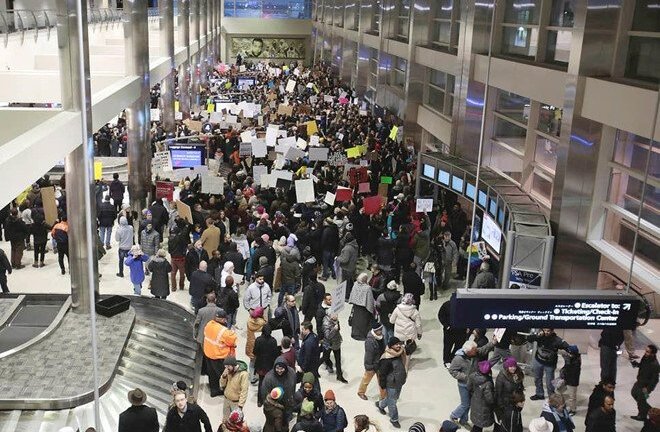 Mang theo áo chống đạn, sinh viên Trung Quốc không được du học Mỹ