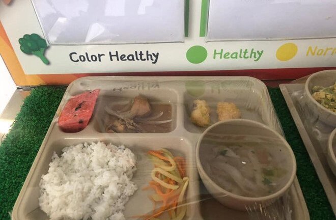 Phụ huynh tố trường Dân lập Quốc tế Việt Úc bớt khẩu phần ăn học sinh