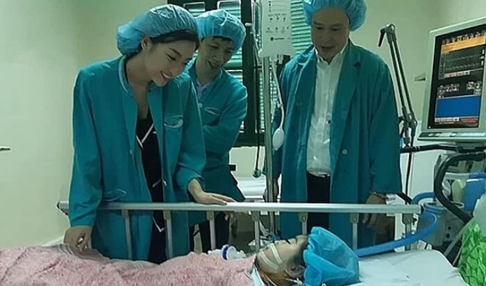 Cô bé 10 tuổi tỉnh lại sau ghép tim mỉm cười, nắm chặt khi gặp hoa hậu 