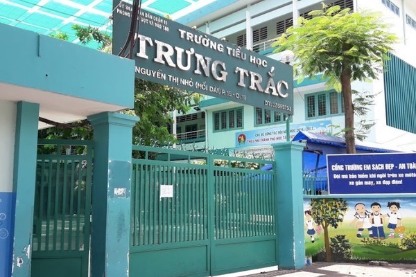 Hơn 20 học sinh tiểu học ở TP.HCM nhập viện sau giờ tan trường