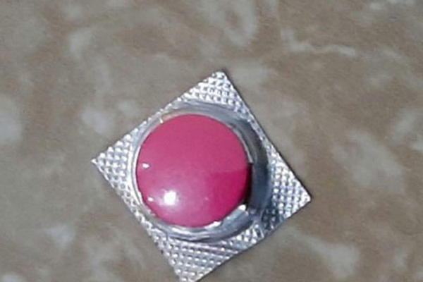 Viên thuốc cắm sâu vào thực quản, người đàn ông vào viện cấp cứu