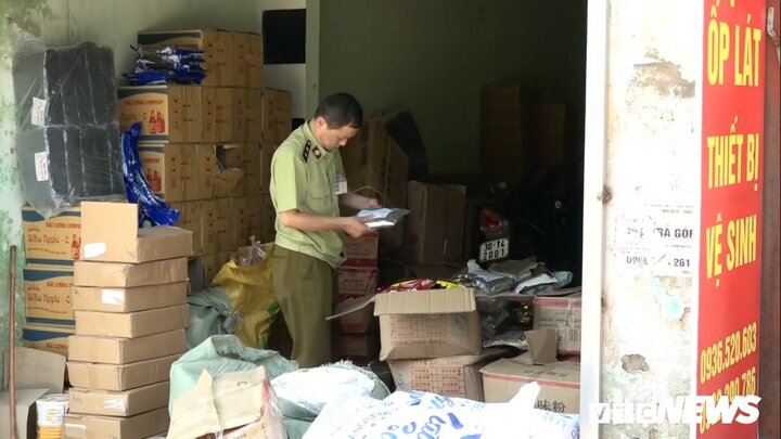 Hơn 1 tấn nguyên liệu trà sữa không rõ nguồn gốc đội lốt đường trắng Việt Nam