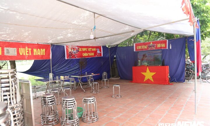 Ảnh: Gia đình Quang Hải dựng rạp, mở tiệc đón người hâm mộ cổ vũ đội tuyển Olympic Việt Nam tranh huy chương đồng