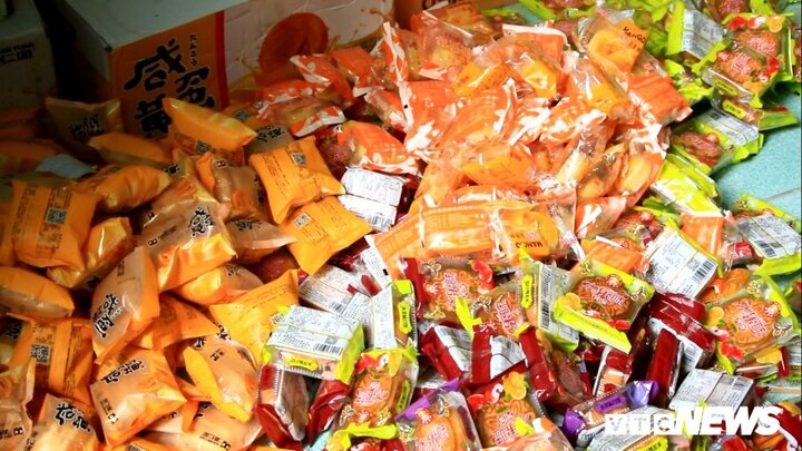 Hàng nghìn bánh trung thu in chữ Trung Quốc bị thu giữ
