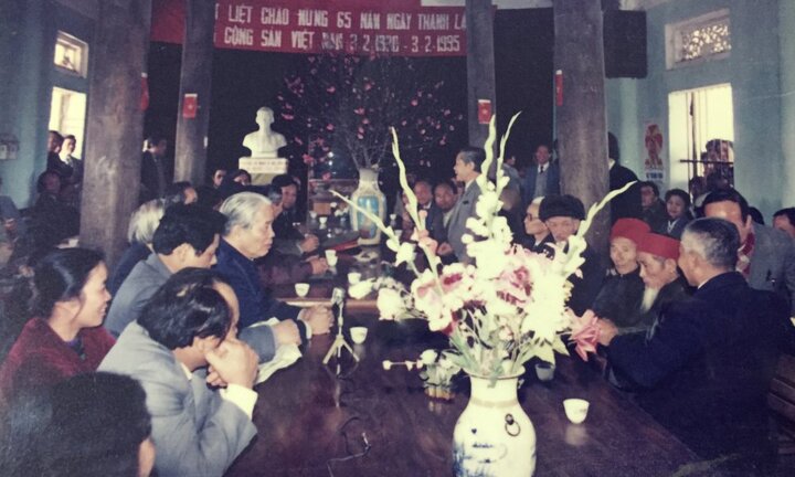 Hình ảnh giản dị của nguyên Tổng Bí thư Đỗ Mười trong những lần về thăm quê