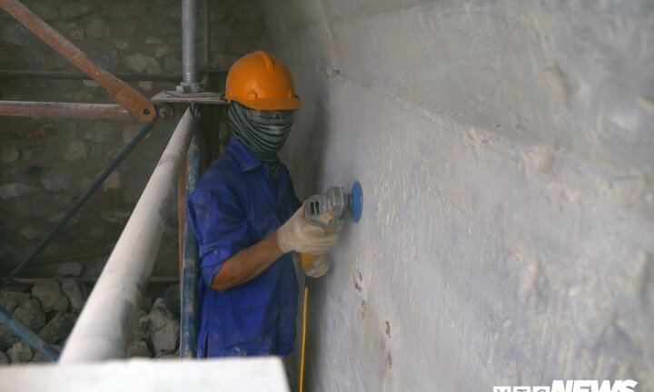 Ảnh: Vòm cầu đá trăm tuổi được đục thông trên phố cổ Hà Nội