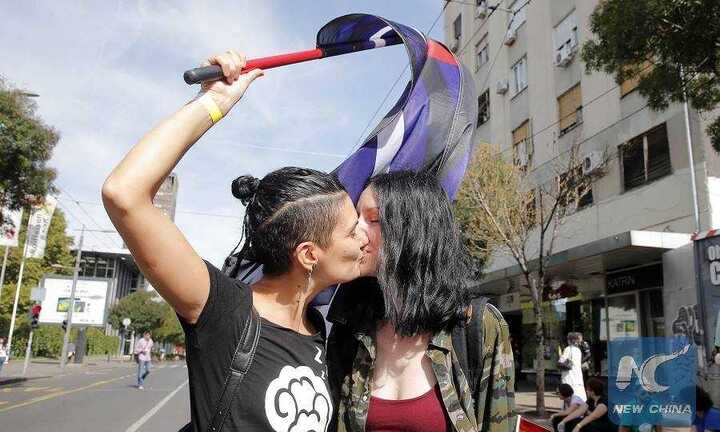 Hình ảnh ấn tượng trong tuần hành khổng lồ dành cho người đồng tính ở Serbia