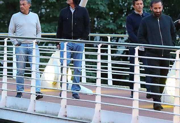 Mourinho và trợ lý 'đánh lẻ' trước trận đấu đầu tiên