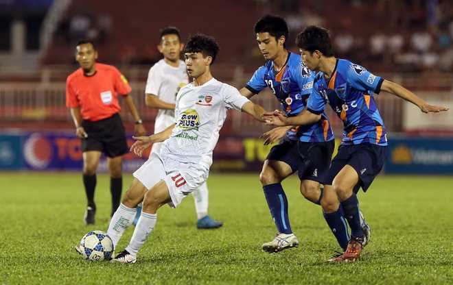 'Mourinho Việt Nam' khuyên học trò không đá penalty như Công Phượng
