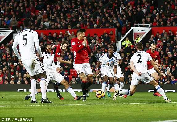 Ibrahimovic rực sáng, Man Utd đánh bại Sunderland