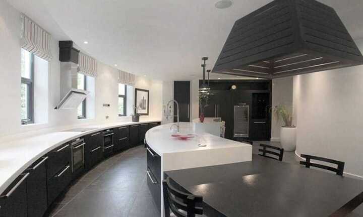 Paul Pogba chi triệu USD mua nhà tại Manchester