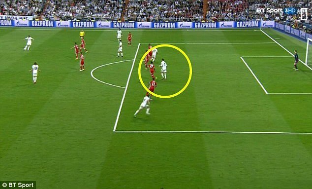 Bayern Munich uất ức: 'Trọng tài đã cướp mất trận đấu của chúng tôi'