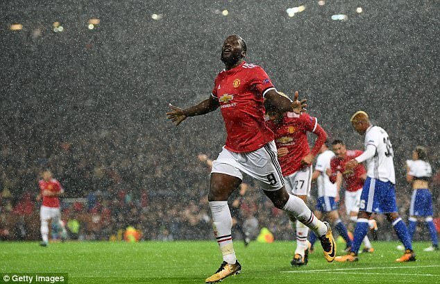 Thắng giòn giã, cầu thủ MU vẫn bị Jose Mourinho mắng sấp mặt