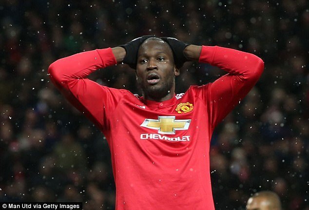 MU bại trận đau đớn: Pogba quên đại cục, Lukaku vô tình hại Mourinho