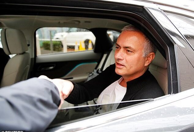 Jose Mourinho: 'MU là quá khứ, hiện tại tôi chỉ muốn mua sắm'