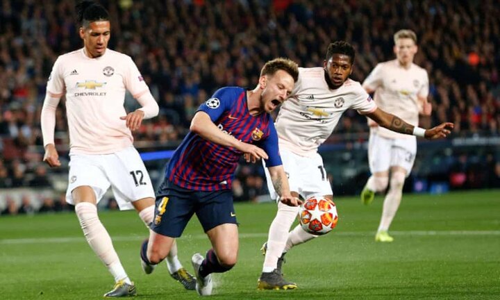 Ảnh: VAR lên tiếng, MU thoát phạt đền trước Barcelona