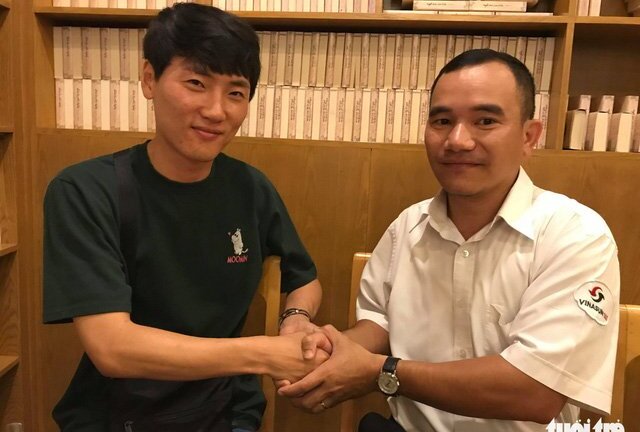 Bỏ quên ví tiền trên taxi ở TP.HCM, cảnh sát Hàn Quốc cảm kích khi được trả lại