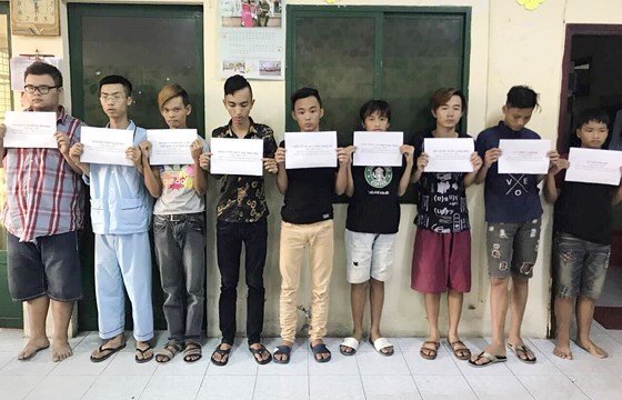 Tạm giữ 11 thanh thiếu niên cướp hàng loạt cửa hàng tiện lợi ở TP.HCM