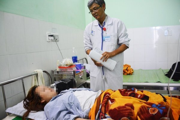 Phụ huynh đánh cô giáo thủng màng nhĩ: Triệu tập 2 người liên quan