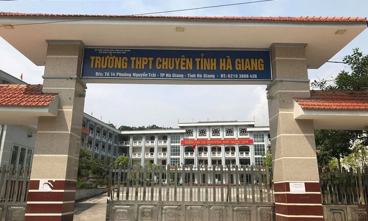 Thí sinh Hà Giang suy sụp trước điểm thi THPT quốc gia bất thường