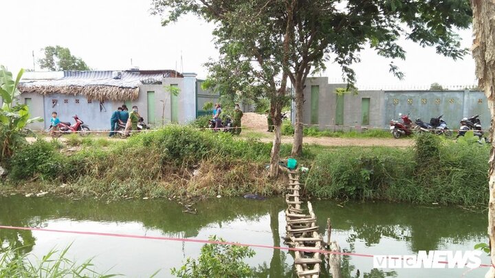Phát hiện thi thể người đàn ông nổi dưới kênh ở TP.HCM