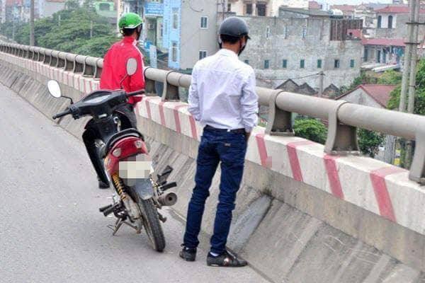 Luật sư: Bêu tên, hình ảnh người tiểu bậy nơi công cộng là sai luật