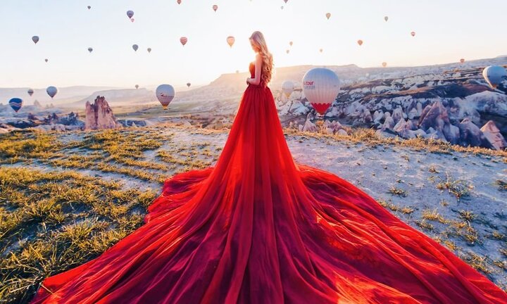 Sững sờ trước bộ ảnh quá đỗi long lanh chụp các cô gái trong những bộ váy lộng lẫy giữa đất trời