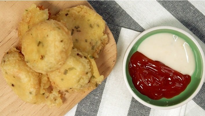 Cách làm bánh khoai tây trứng muối tuyệt ngon