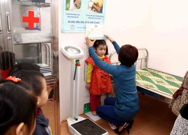 Cảnh báo: Bổ sung quá nhiều canxi cũng khiến con bị lùn