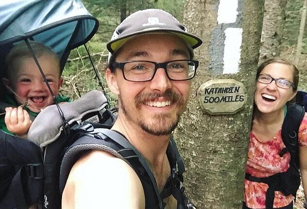 Cõng con gái 15 tháng tuổi, bố mẹ 'phượt' qua 14 tiểu bang