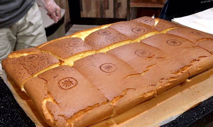 Nếm thử 4 món ăn vặt mới đang sốt xình xịch trên mạng xã hội