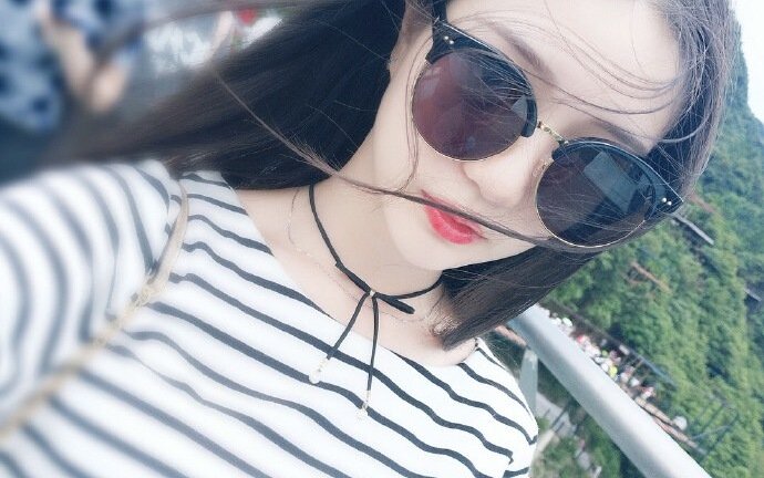 Ngỡ ngàng với gia đình 3 thế hệ trẻ trung, sành điệu từ bố cho đến mẹ và bà ngoại