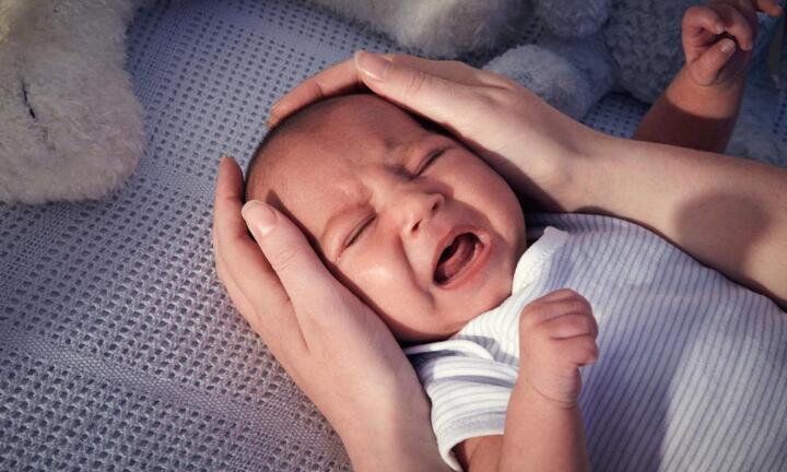 Chuyên gia giáo dục: 'Mặc kệ con khóc để rèn tính tự lập là sai lầm'