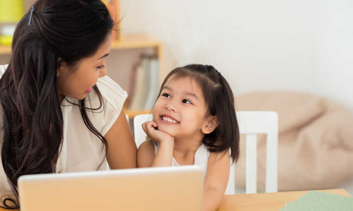 Giật mình những sai lầm thường thấy của bố mẹ khiến con nhút nhát