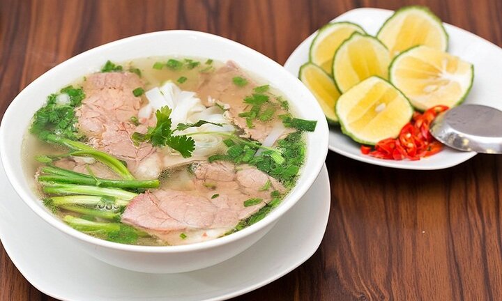 Dạo quanh phố cổ, thưởng thức 10 món ăn truyền thống chuẩn vị Hà Nội