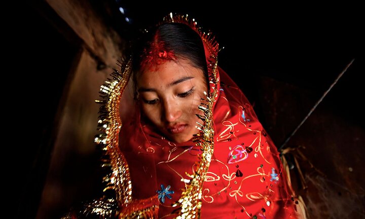 Hé lộ cuộc sống đầy tủi nhục của 'cô dâu 8 tuổi' ngoài đời thực