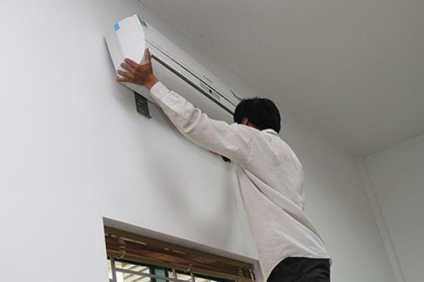 Lắp điều hòa lớp học: Học sinh phải đóng góp, còn giáo viên thì sao?